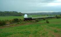 DR 41 1144-9 mit dem RE 16583  ROTK�PPCHEN-EXPRESS  von Altenburg nach Freyburg (Unstrut), bei Kleinjena; 04.10.2009