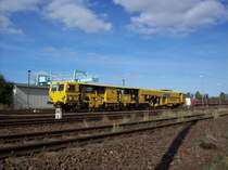 Plasser & Theurer Gleisstopfmaschine 08-475 UNIMAT 45 der Firma JumboTec f�hrt durch Profen in Richtung Zeitz 09.10.2009  