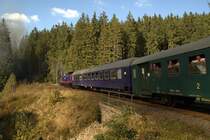 354 195 verl�sst Potucky am 26.09.2009 in Richtung Karlsbad (Karlovy Vary), die ex DR V 60, 716 505-3 schiebt den Zug kr�ftig nach.