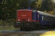 354 195 verl�sst Potucky am 26.09.2009 in Richtung Karlsbad (Karlovy Vary), die ex DR V 60, 716 505-3 schiebt den Zug kr�ftig nach.