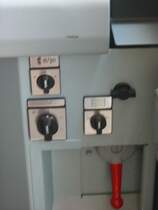 Hier ist die Steuerung der Notbrems�berbr�ckung und des Scheibenwischers einer 146 zusehen. NB� nur bei 146.1. Hab einfach mal schnell den Lokf�hrer gefragt.