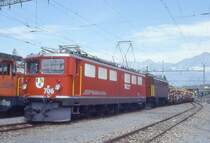 RhB G�terzug 5353 von Landquart nach Pontresina vom 03.09.1996 in Untervaz mit E-Lok Ge 6/6II 706 - Ge 4/6 343 [�berfuhr] - Rw 8247 - Rpw 8234 - Rw 8263 - Uahr 8163. Hinweis: Lok hat noch Scherenpantograf.