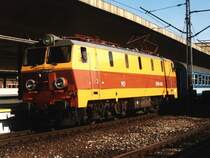 EP09-046 auf Bahnhof Krak�w Gl�wny am 8-8-2001. Bild und scan: Date Jan de Vries. 