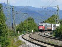 Der Adler vor einem EC nach Chur kurz nach Freiburg in der Kurve vor Leutersberg. 
