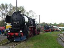 52 8109-2 und 50 3626-4 des TEV Weimar stehen auf dem Gel�nde des Bw Weimar. Anlass der Veranstaltung war der 356. Zwiebelmarkt. Weimar, 2009-10-10.