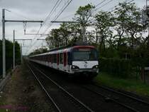 Ein modernisierter RATP RER(S-Bahn)-Triebzug der Reihe M15.000 (Typ MS61) unterwegs auf der Pariser RER-Ligne A.
Die RATP (Pariser Verkehrsbetriebe) haben die Reihe von 1967-1980 in Dienst gestellt.
Von 2006-2009 wurde ein Teil der Reihe modernisiert.
Nanterre-Ville
05.05.09