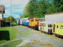 Mittlerweile ist es im Bahnhof Obersch�tzen schon ziemlich eng geworden.
So eine Zusammenstellung von einer 2060 und eines Spantenwagen, so wie hier zu sehen,war noch bis Ende des Betriebs, 1987, auf der Srecke zu im Einsatz.