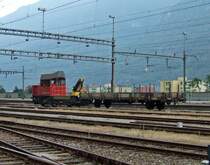 Trifft man (fast) �berall: Wie eine echte Ameise kannt man auch die Spitznamenbesitzer Tm 234 fast �berall antreffen. Hier f�hrt am 08.10.09 der Tm 234 061 mit einem GW in Biasca ein.