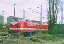 9. April 1993 Betriebsbahnhof Rummelsburg: Die 229 113 hat noch etwas Ruhe. Sie wird an diesem Tag den IC995  Leo von Klenze , 13:35 Uhr ab Berlin Hbf, bespannen. Zu diesem Zeitpunkt kann noch niemand ahnen, dass diese Fahrt an diesem Karfreitag ein ungl�ckliches Ende nehmen wird, ggegn 14:25 Uhr wird der IC zwischen Wannsee und Griebnitzsee mit dem entgegenkommenden  D 10545 zusammensto�en, das Personal der 218 vor diesem Entlastungszug �berlebt das Ungl�ck nicht.