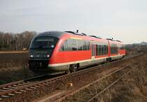 642 663-9 durchqert am 15.03.05 die Landschaft nahe Halle-Trotha als RB36674.