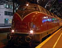 V200 033 mit einem Sonderzug in K�ln Hbf am 24.10.09 um ca. 20:30.