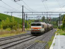 SNCF - Lok 407422 vor G�terzug bei der Durchfahrt im SBB Bahnhof La Plaine am 04.09.2009