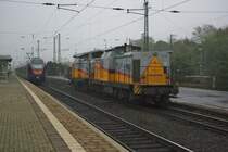 V100 Ost und V100 West... das beste Beispiel f�r die gelungene Wiedervereinigung nach 20 Jahren. Hier fahren 212 326  Herkules  und 203 005  Starker Anton  gemeinsam in Richtung Norden durch Eichenberg. Aufgenommen am 23.10.2009.