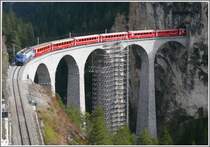 RE 1140 mit Ge 4/4 III 647  Gr�sch . (24.10.2009)