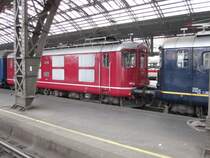 Zwei Schweizer E-Loks mit einem Sonderzug im K�lner Hbf am 23.10.09.
