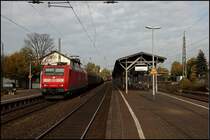 185 076 (9180 6185 076-7 D-DB) hat einen langen gemischten G�terzug am Haken. (24.10.2009)
