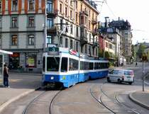 Tram 2000 Be 4/6 2042 mit Pony Be 2/4 beim R�merhof am 15.10.09