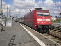 101 121 bei der ein fahrt in Schwerin Hbf am 12.09.09