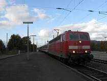 181 210-6 mit IC 2256 von Frankfurt(Main)Hbf nach Saarbr�cken Hbf.Am 25.10.09 bei der durchfahrt in Bensheim.