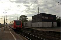425 091/591 und 425 100 erreichen als RE8, Koblenz Hbf - M�nchengladbach Hbf, Bonn-Beuel. (24.10.2009)
