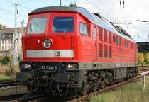 Die altbel�ftete 232 524-9 rangiert ebenfalls in Cottbus HBF, aufgenommen am 19.10.2009