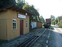 Das Stationsgeb�ude mit �berblick �ber das Gel�nde. Wenn man den Fu�weg weiter folgt, kommt man nach ca. 2 km zum Bf Willsdruff.
26.09.2009