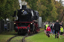 Faszination Dampflok: 41 018 rangiert im Bahnpark Augsburg. (25.10.2009).