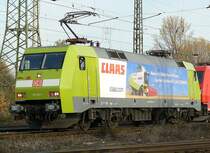 152 005-5 mit einer weiteren 152 sowei einer 185 im Schlepp bei der Ausfahrt aus dem Gbf. Gremberg, aufgenommen am 28.10.09