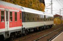 Am Zugschluss des PbZ von 120 111 hingen am 27.10.09 diese beiden �BB-Wagen, ehemalige IR-Wagen. Fotografiert in Brehna.