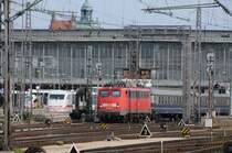 110 284 bringt am 26.09.09 den Leerzug vom D 2378 aus Dortmund vom Hbf nach M�nchen-Pasing