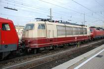 Hier nun mein pers�nliches Abschiedsbild der BR 103 132-7. Leider hat man sich daf�r entschieden die Lok verschrotten zu lassen. Die Anreise nach M�nchen extra daf�r hat sich total gelohnt! Bild vom 28.10.2009