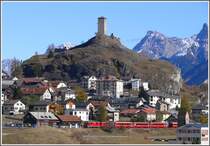 Wegen Bauarbeiten im Tasnatunnel und im Bahnhof Scuol/Tarasp verkehren die Z�ge zur Zeit nur bis Ardez. Dort wartet Ge 4/4 II 631  Untervaz  mit RE1244 auf Reisende vom Bahnersatzbus zur Fahrt nach Landquart, Chur und Disentis/Must�r. (29.10.2009)