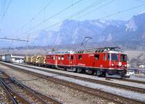 RhB G�terzug 5369 von Landquart nach Pontresina vom 18.03.1999 in Untervaz mit E-Lok Ge 4/4II 613 - ABe 4/4II 46 - Kk 7364 - Kk 7659 - Kk 7356 - Kk 7358. Hinweis: Zug ist wegen geringer Auslastung unplanm��ig nur mit einer Lok bespannt, der hinter der Lok mitlaufenden Triebwagen der Berninabahn wird nach Behandlung auf der Unterflurdrehbank im Schlepp von der Hauptw�rkst�tte Landquart nach Pontresina �berf�hrt.