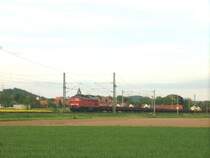 232-395 ist am Abend des 19.05.2005 mit einem G�terzug bei Eisenach in Richtung Bebra unterwegs.