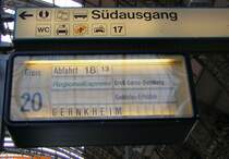 Zum Regionalexpre� nach  Gernkheim  bitte einsteigen, die T�ren schlie�en selbsst�tig, Vorsicht bei der Abfahrt! (Frankfurt am Main Hauptbahnhof am 01.05.2005)