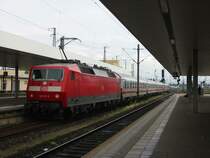 120-127 bei der Ausfahrt von Mannheim Hbf.