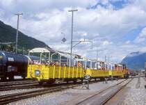 RhB Aussichtswagen-Dienstzug zum Tag der offenen T�r von Landquart-Ried-G�terbahnhof nach Landquart vom 08.06.1997 mit Diesellok Gm 3/3232 - B� 2097 - B� 2100 - B� 2094. Die Kompo pendelde regelm��ig zwischen G�terbahnhof und Landquart und ersparte so fast 2 km Fu�marsch.


