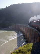 Choo Tjoe beim �berqueren der Kaaiman�s River Bridge kurz hinter Wilderness