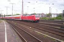Kurz vor der einfahrt in Essen Hbf konnte der RE6  Westfalen-Exress   Minden(Westf)-D�sseldorf, gezogen von 146 010-4, noch einmal fotografiert werden. 22.05.2005