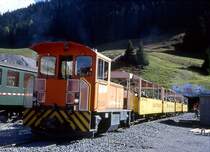 RhB Zubringerpendelzug Klosters - Selfranga f�r Tag des offenen Tunnels vom 24.10.1998 in Selfranga mit Tmf 2/2 86 - B� 2102 - B� 2098 - B� 2091 - B� 2097. Hinweis: Diese Berninabahn-Aussichtswagen-Kompo pendelte den ganzen Tag f�r das Publikum als Rangierfahrt zwischen Klosters und Selfranga. F�r die Tunnel-Besichtigungsfahrten wurden zwei weitere diese Kompos eingesetzt, eine davon kommt gerade im Hintergrund aus dem Tunnel. Es standen alle 12 zweiachsigen Bernina-Aussichtswagen hier im Einsatz!