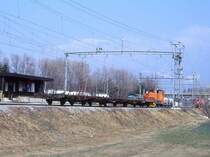 RhB Rangierfahrt und Bereitstellung von Kastenabbruchwagen vom 16.03.1999 in Untervaz mit Diesel-Traktor Tm 2/2 93 - Xk 9027 - ex Gb 5061 - ex Gb 5060 - ex Gb 5062. Hinweis: hier in Untervaz befindet sich auch eine Entsorgungsfirma, die die Kastenaufbauten der Gb-Wagen abbrach und entsorgte. Die blanken Untergestelle wurden hier bereitgestellt zur �befuhr nach Landquart Werkst�tten f�r eine weitere Verwendung. Umbaunachweis: aus 5060 wurde Lbv 7869, 5061 Umbau in Lbv 7870, 5062 Umbau in Lbv 7871. Lbv-Wagen sind Container-Tragwagen 2-achsig.      