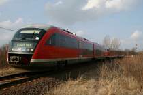 642 139-0 sowie ein weiterer 642 passieren am 26.03.05 das alte Fl�gel-Einfahrsignal von Klostermannsfeld als RE 36089 nach Erfurt.
