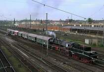 Einfahrt eines Sonderzuges mit der 50 3610 nach Hagen Hbf.
Pfingsten 2005.
Nur die Oberleitungen versauen einem den Schnappschu�!