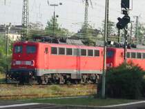 140-843 und  140-842 sind mit ihrem G�terzug in Worms Hbf abgestellt, normal h�ngt an diesemG�terzug keine Lok, da auf dem Normalen abstellgleis noch eine 140 n�mlich die 140-844 stand bin ich mir sicher das diese Zug am Abend mit 3x140 f�hrt, davon habe ich leider kein Foto.