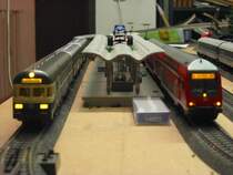 Alter Flachwagen geschoben von der 143-001 und der Doppelstocksteuerwagen der 2.Gattung geschoben von 185-045 in Neustadt/Weinstra�e. Eisenbahnplatte ist von mir.