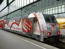 W�hrend ich mit 146 204 besch�ftigt war hat sich �berraschender Weise 146 227-4 mit Bahnprojekt Stuttgart-Ulm auf Gleis 6 mit RE 19614 reingeschliechen.