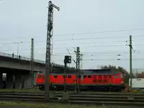 Hier steht die ludmila 233 176-7 in regensburg ost am 15.11.09 der tag an  dem der Lange Heinrich gesprengt wurde.