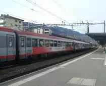 EM 08: Noch nicht umgestaltet ist auf diesem Foto ein �BB-Fernverkehrswagen. Ich sehe darin vorallem positives... (Sargans, 13.11.09)