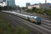 Nach der Ankunft in Toronto f�hrt P42DC 912 mit seinem Zug zuruck nach Mimico. 10.10.2009
