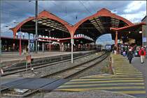 Stra�burg, die rostrote Bahnsteighalle, imposant, hoch, aber kurz. (November 2009)